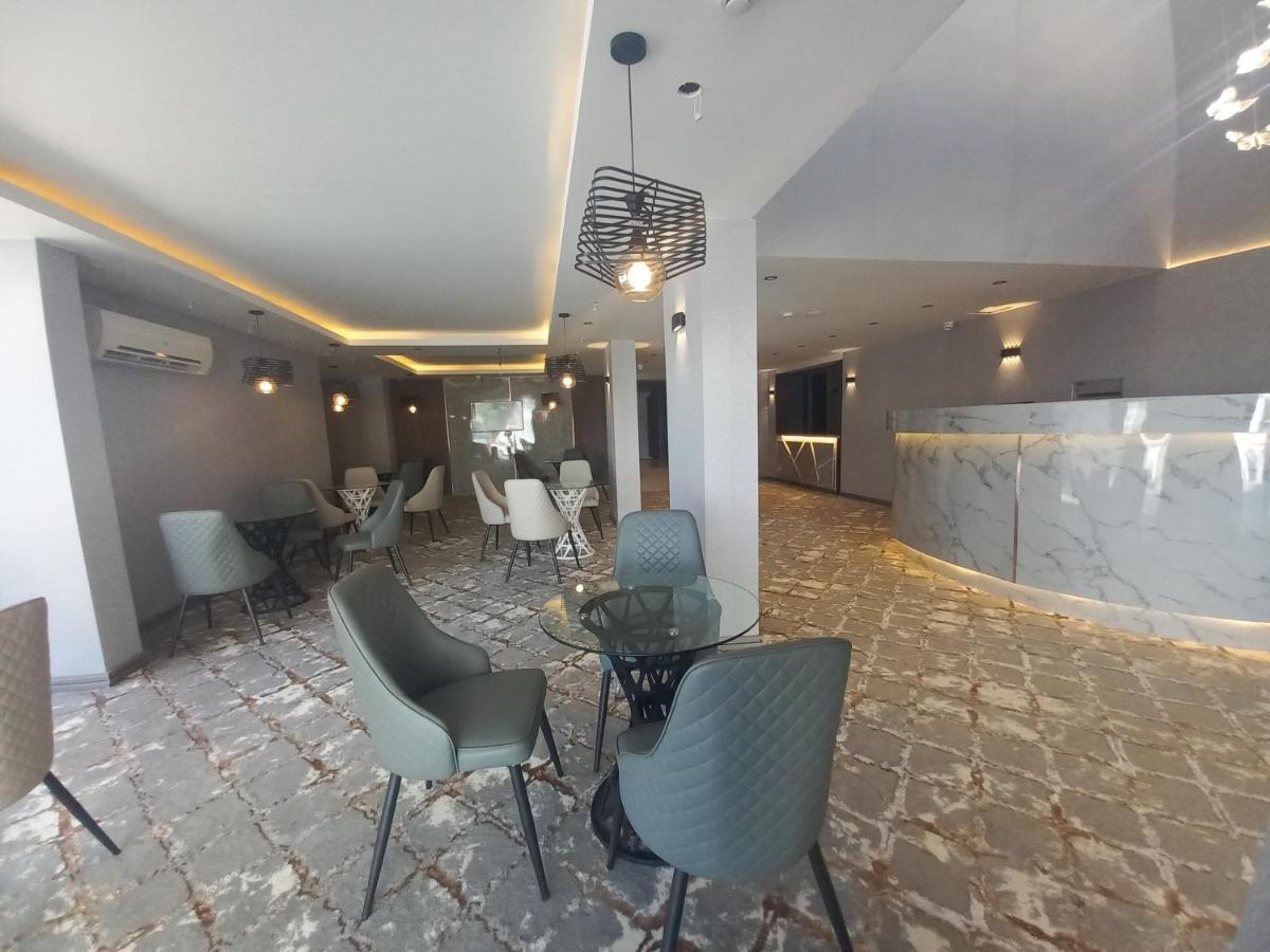 โรงแรมเซอร์ ภายนอก รูปภาพ