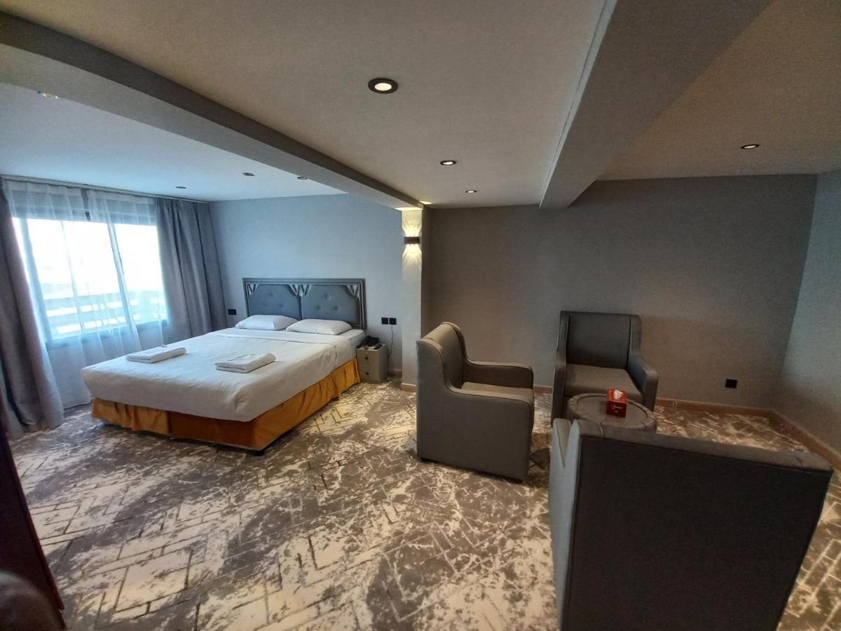 โรงแรมเซอร์ ภายนอก รูปภาพ