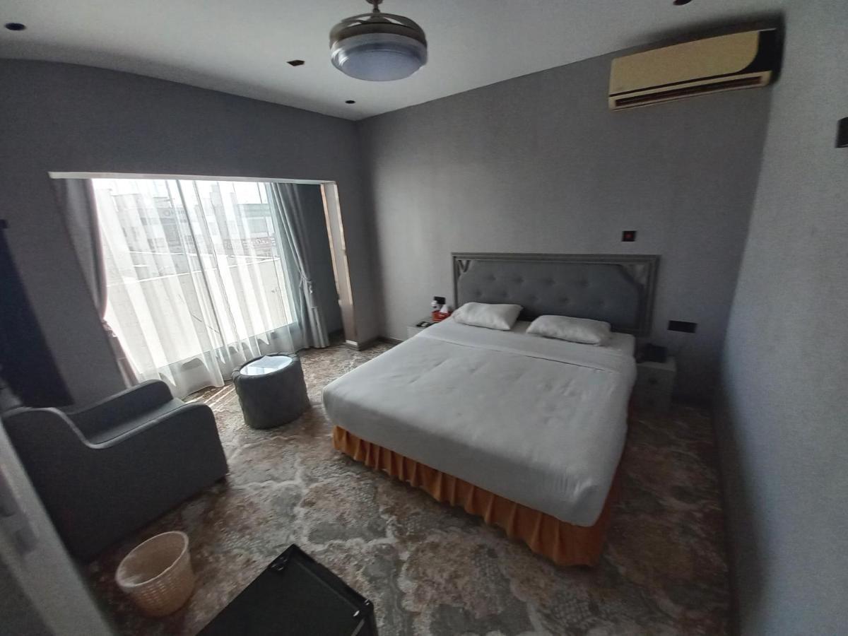 โรงแรมเซอร์ ภายนอก รูปภาพ